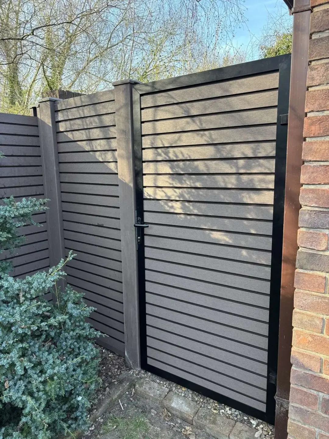 Aluminium-framed composite side gate and fencing